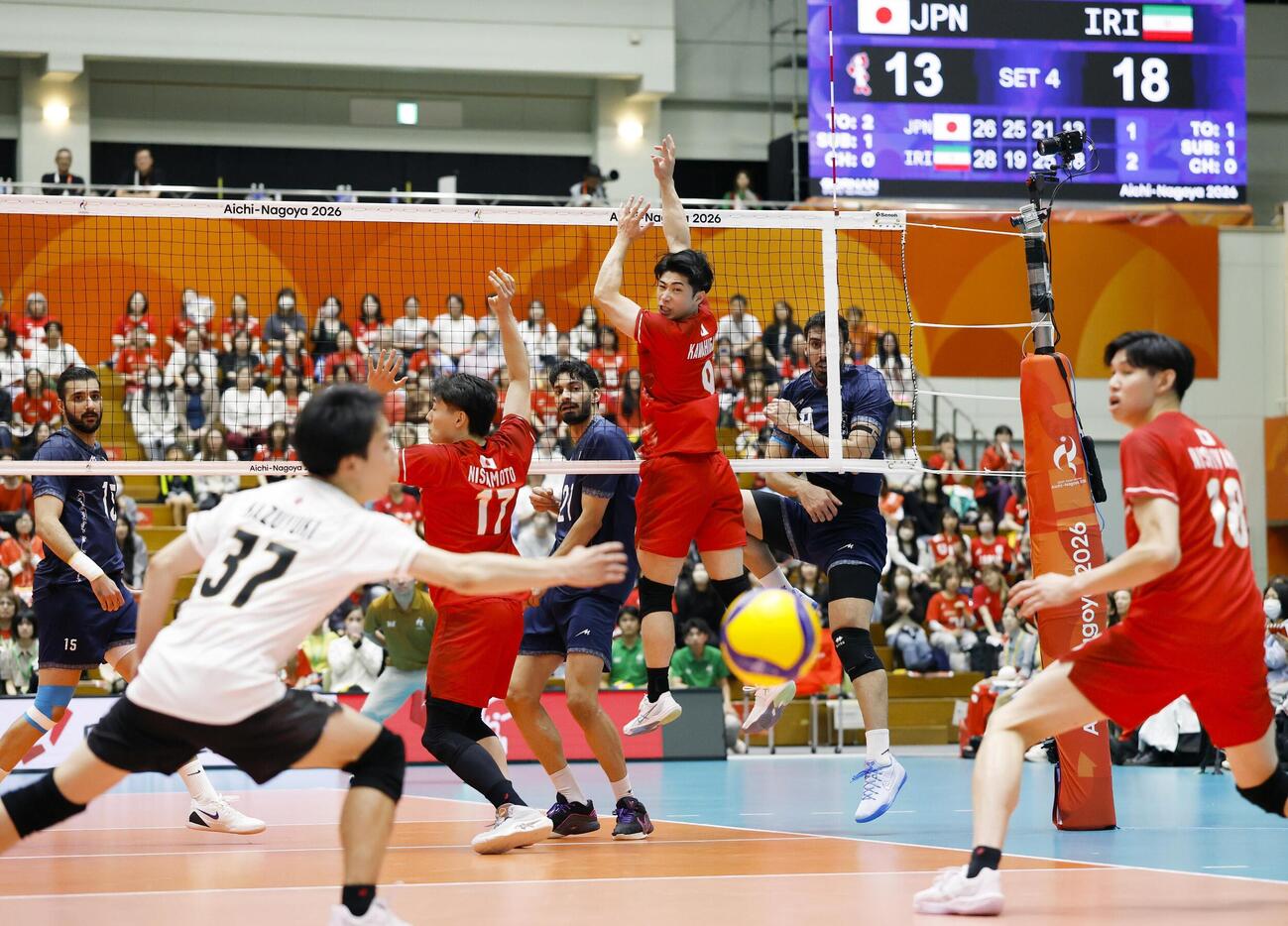 日本対イラン　第4セット、失点した日本（共同）