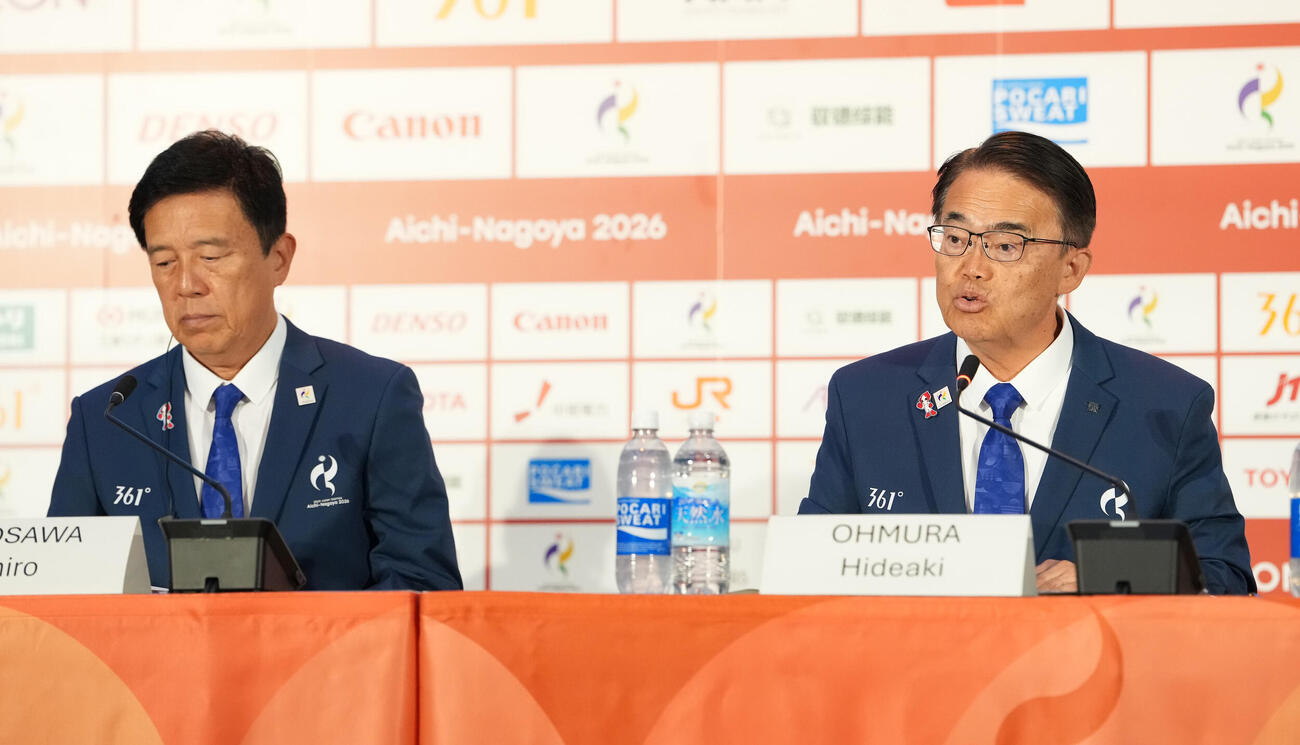 会見する愛知県の大村秀章知事と名古屋市の広沢一郎市長（撮影・森本幸一）
