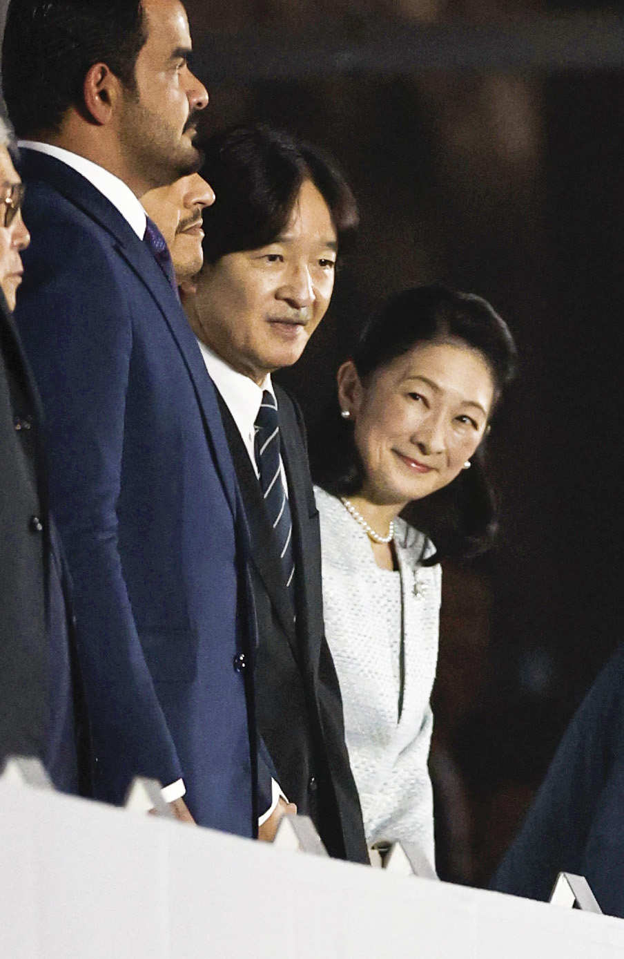 閉会式に出席された秋篠宮ご夫妻（共同）