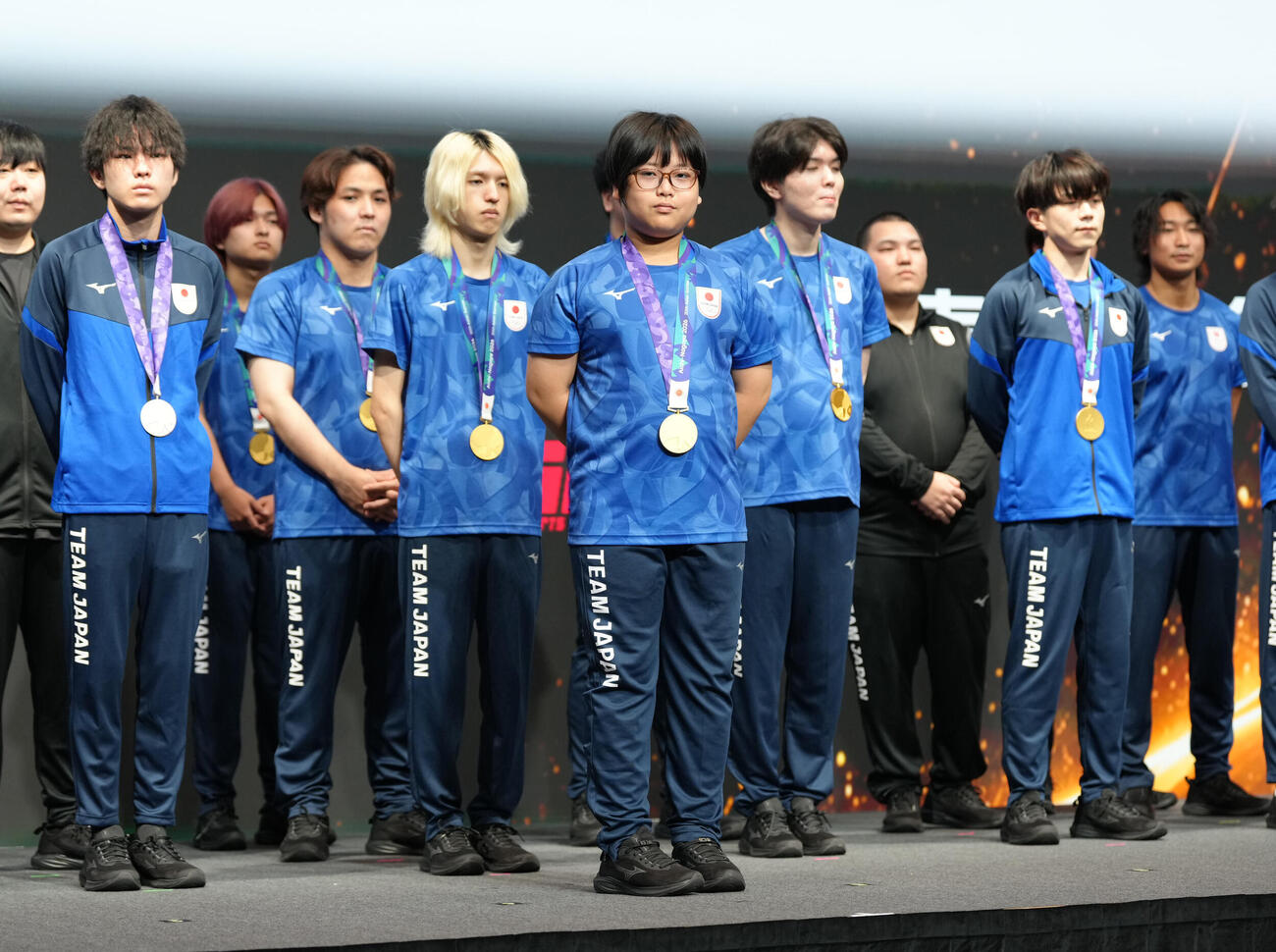 アジア大会報告会に臨む「ぷよぷよ」の金メダリスト栗原悠輝（中央）ら（撮影・足立雅史）
