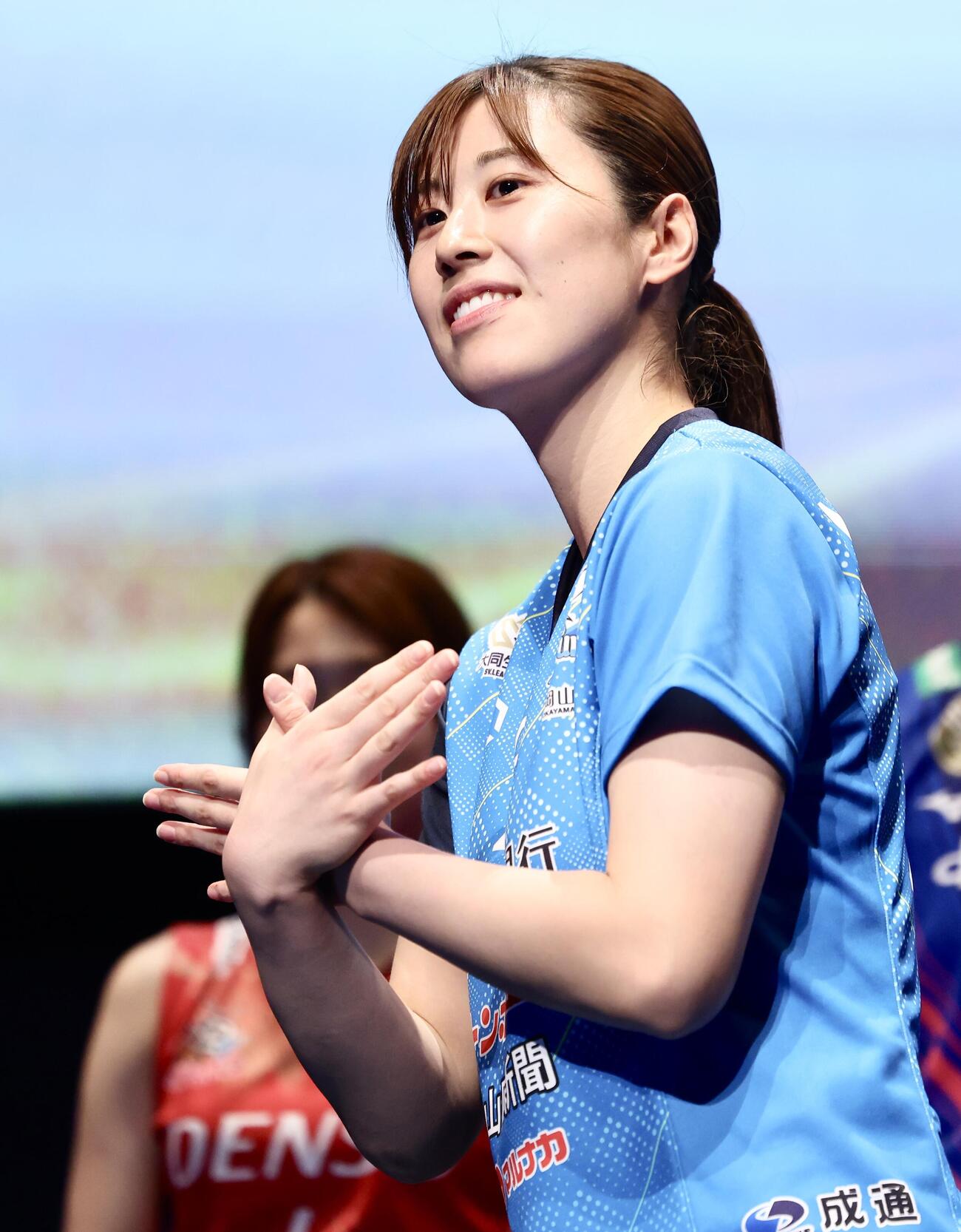 ステージでポーズを決める岡山シーガルズ長瀬そら（撮影・河田真司）