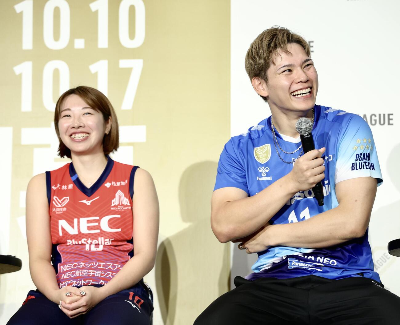 トークショーで盛り上がる西田有志（右）と中川つかさ（撮影・河田真司）