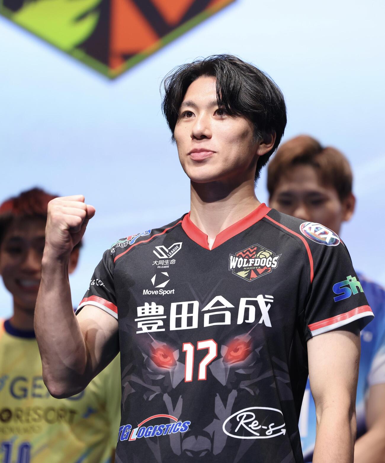 ステージでポーズを決めるウルフドッグス名古屋市川健太（撮影・河田真司）