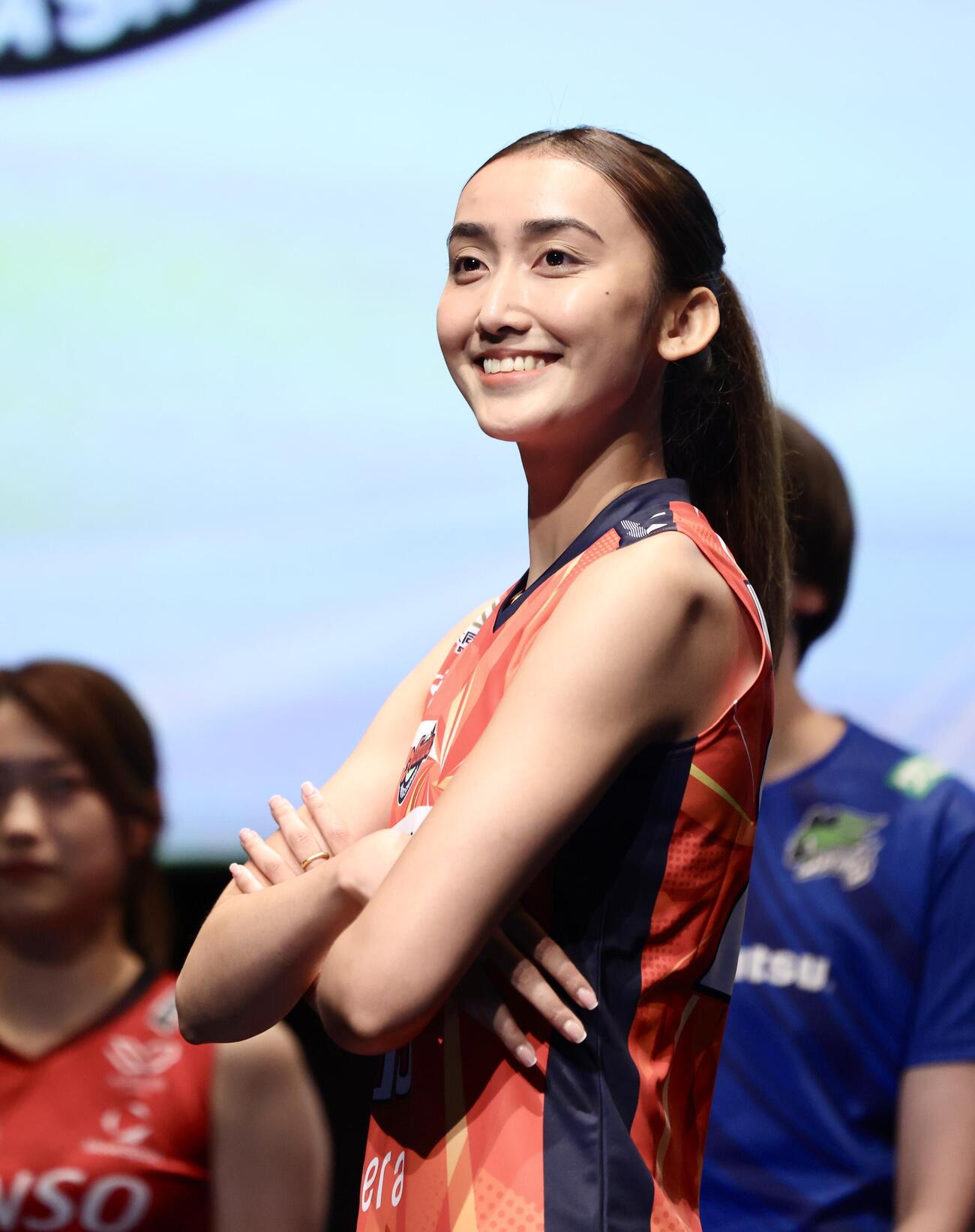 ステージでポーズを決めるアランマーレ秋田庄内ウィモンラット・タナパン（撮影・河田真司）