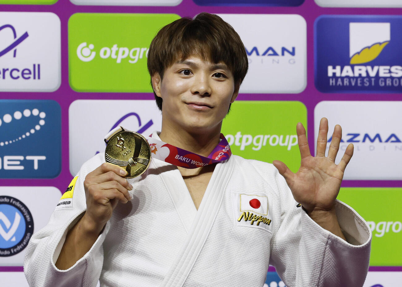 柔道の世界選手権男子66キロ級で日本男子単独最多となる5度目の優勝を果たした阿部一二三＝5日、アゼルバイジャン・バクー（共同）