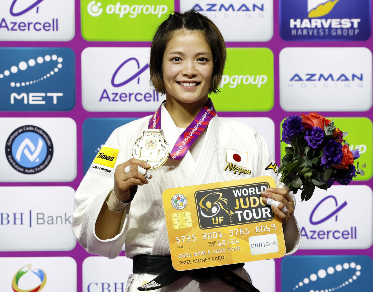 柔道の世界選手権女子52キロ級で金メダルを獲得した阿部詩＝5日、アゼルバイジャン・バクー（共同）