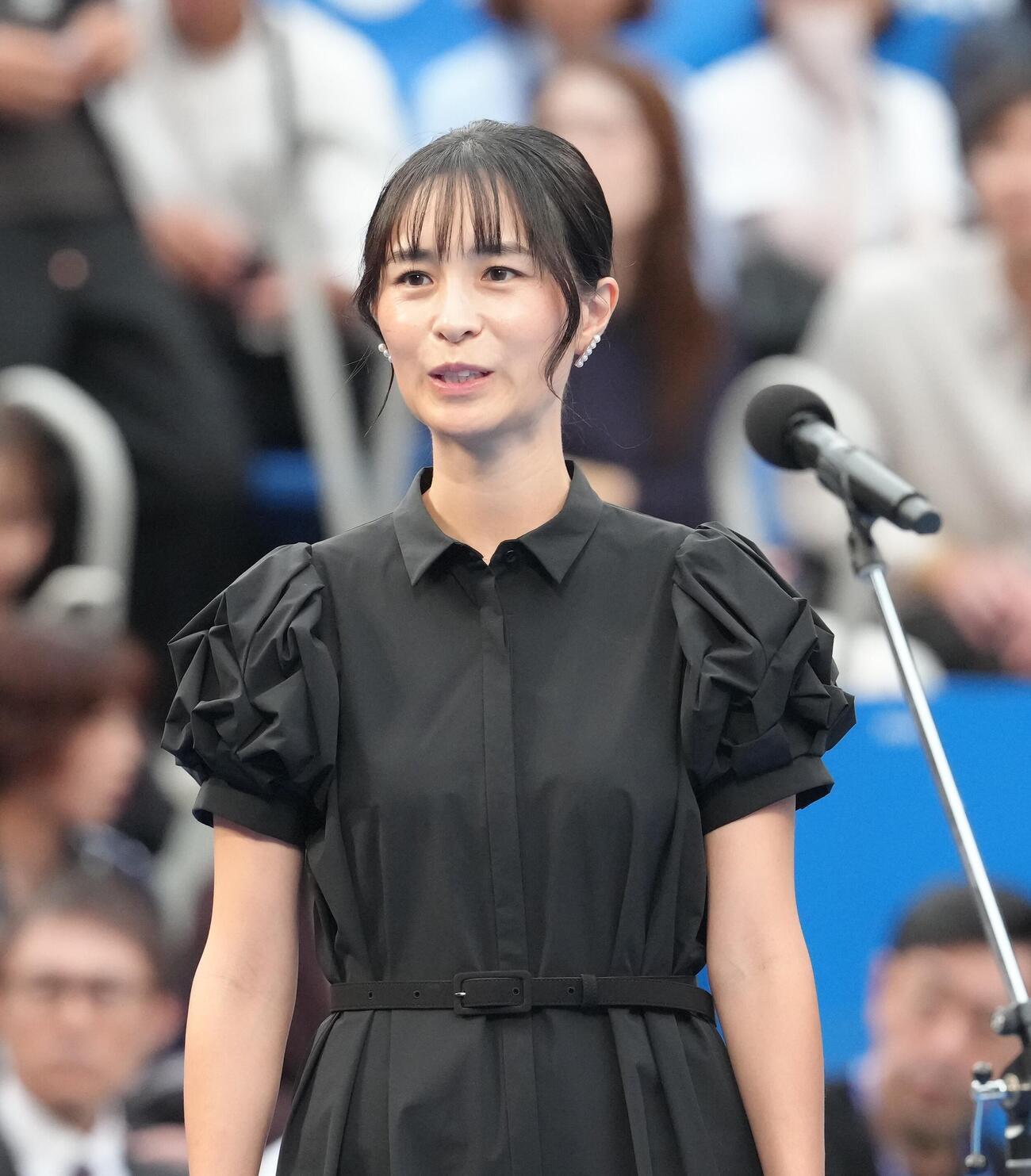 引退セレモニーに出席した錦織圭の妻で元モデルの山内舞さん（撮影・足立雅史）
