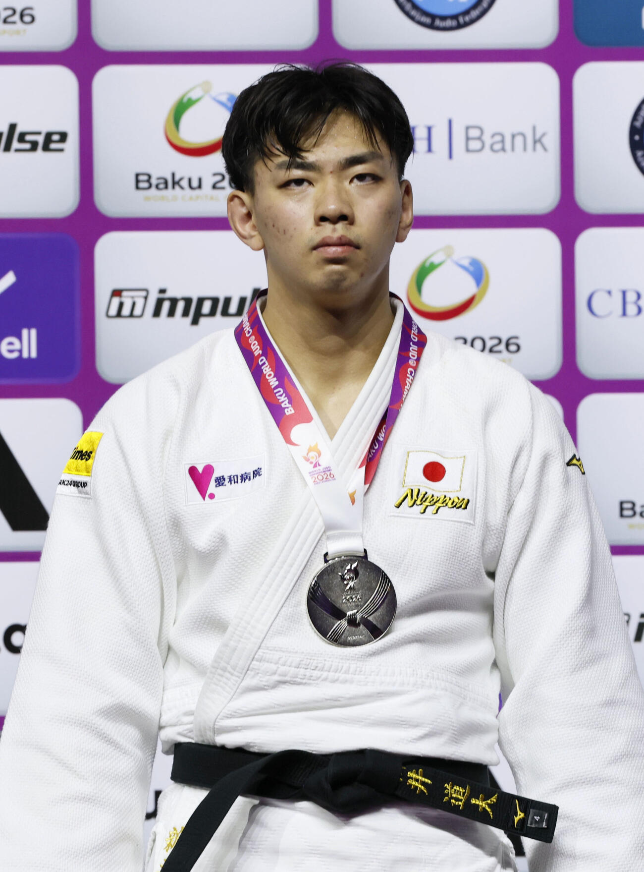 男子100キロ級で銀メダルの新井道大（共同）