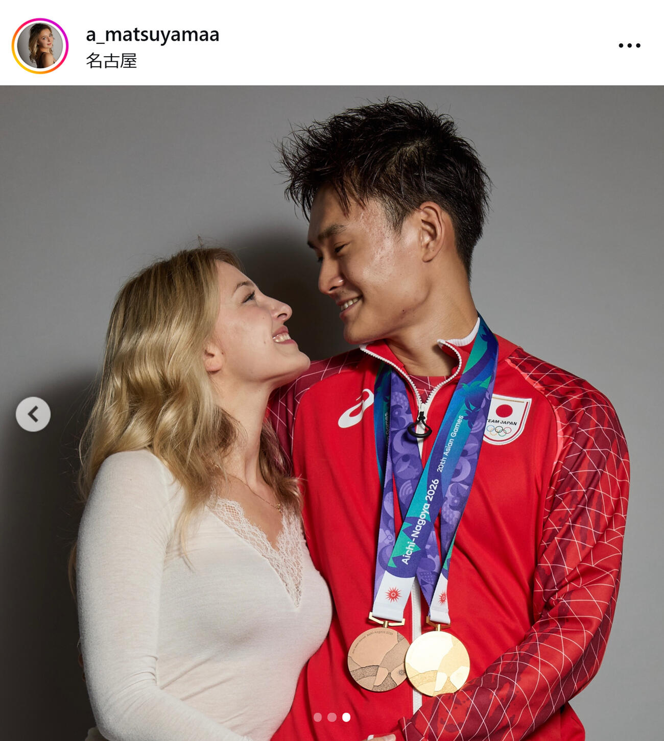 妻のアレクサンドラ・ヤレツカと見つめ合う松山恭助（松山恭助のインスタグラムから）