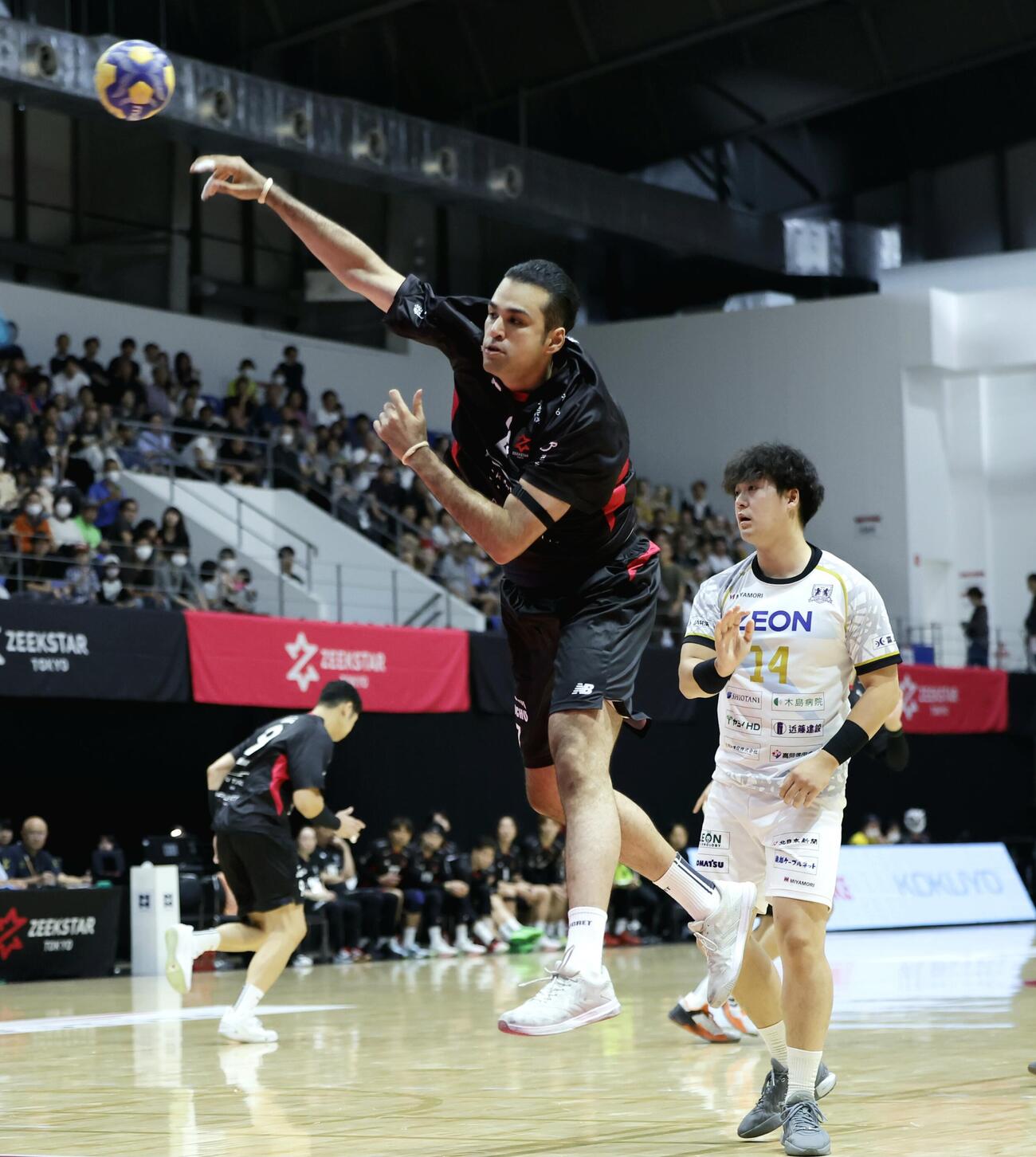 ジークスター東京対富山ドリームス　前半、シュートを放つジークスター東京玉川裕康（撮影・山本朝陽）