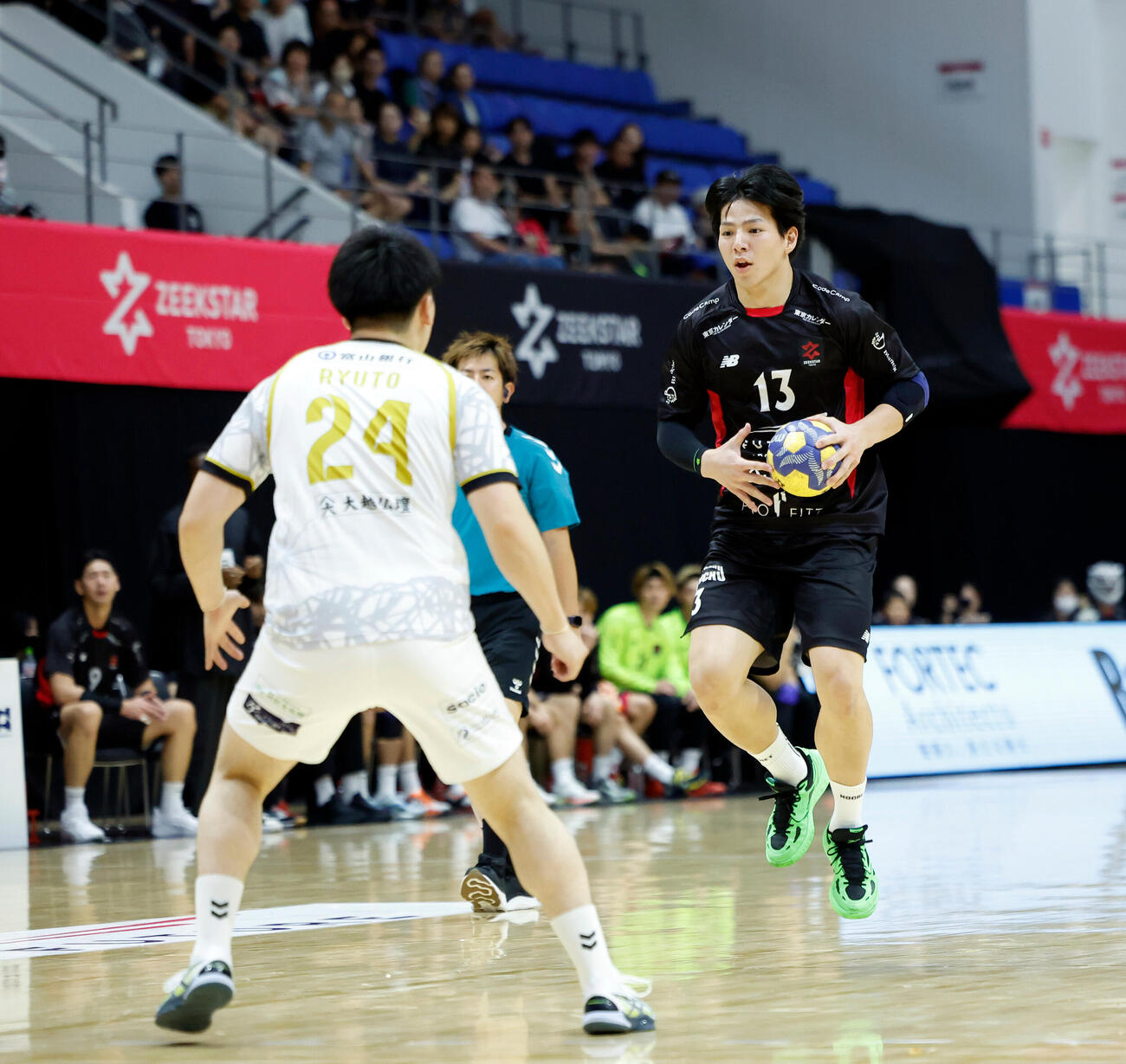 ジークスター東京対富山ドリームス　前半、仕掛けるジークスター東京中村翼（撮影・山本朝陽）