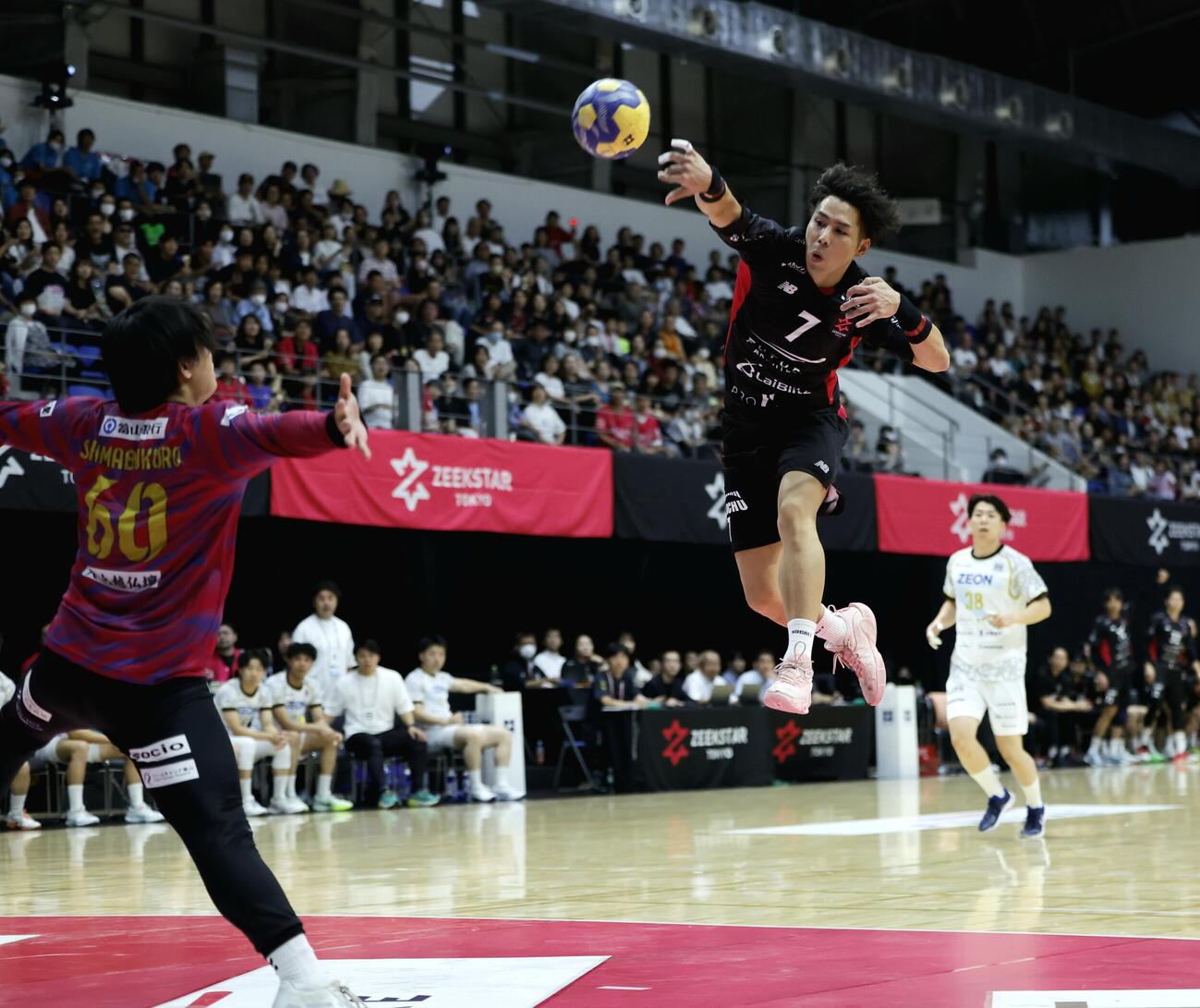 ジークスター東京対富山ドリームス　前半、シュートを放つジークスター東京細川智晃（撮影・山本朝陽）