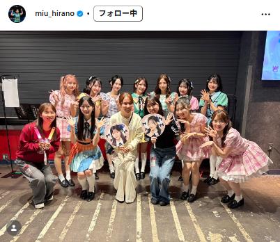AKB48メンバーに囲まれ笑顔の平野美宇（平野美宇のインスタグラムから）
