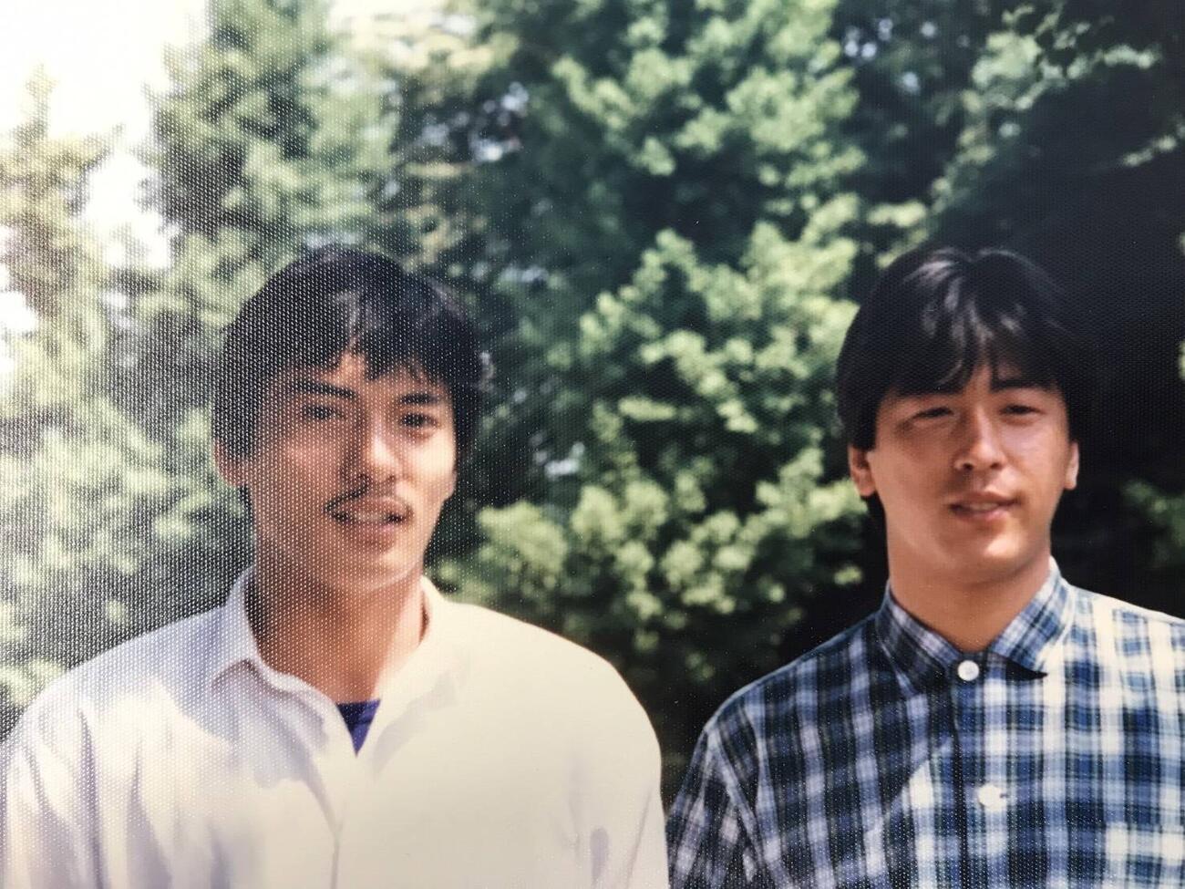 学生時代の平尾誠二さん（左）と土田雅人さん（本人提供）