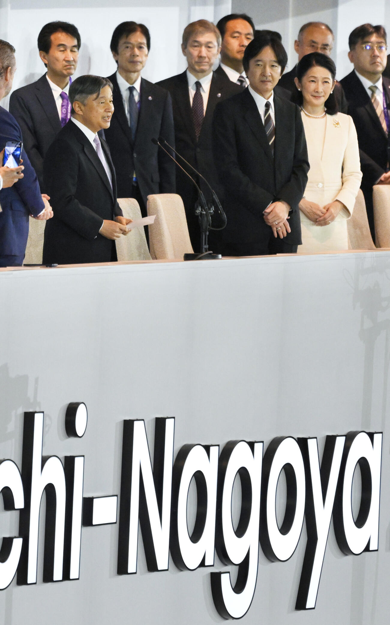 アジアパラ大会の開会を宣言される天皇陛下＝18日、パロマ瑞穂スタジアム