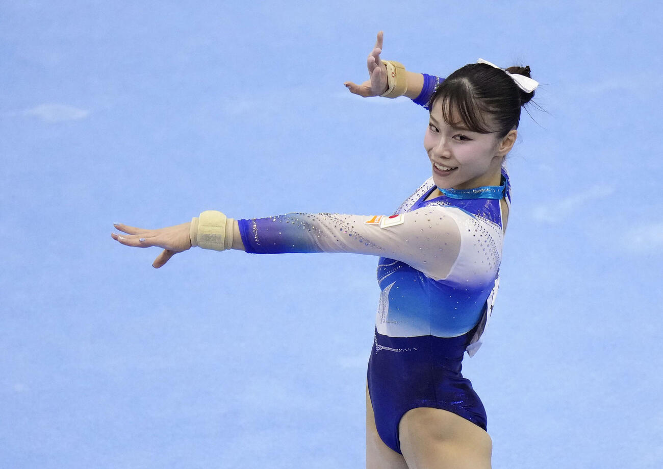 女子予選　杉原愛子の床運動＝ロッテルダム（共同）