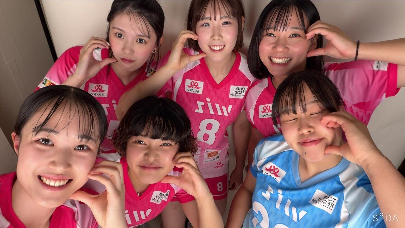 アルテミス北海道の（前列左から）杉山由奈、青木優、三反田奈々星（後列左から）古野愛心、辻桃奈、奥出望未