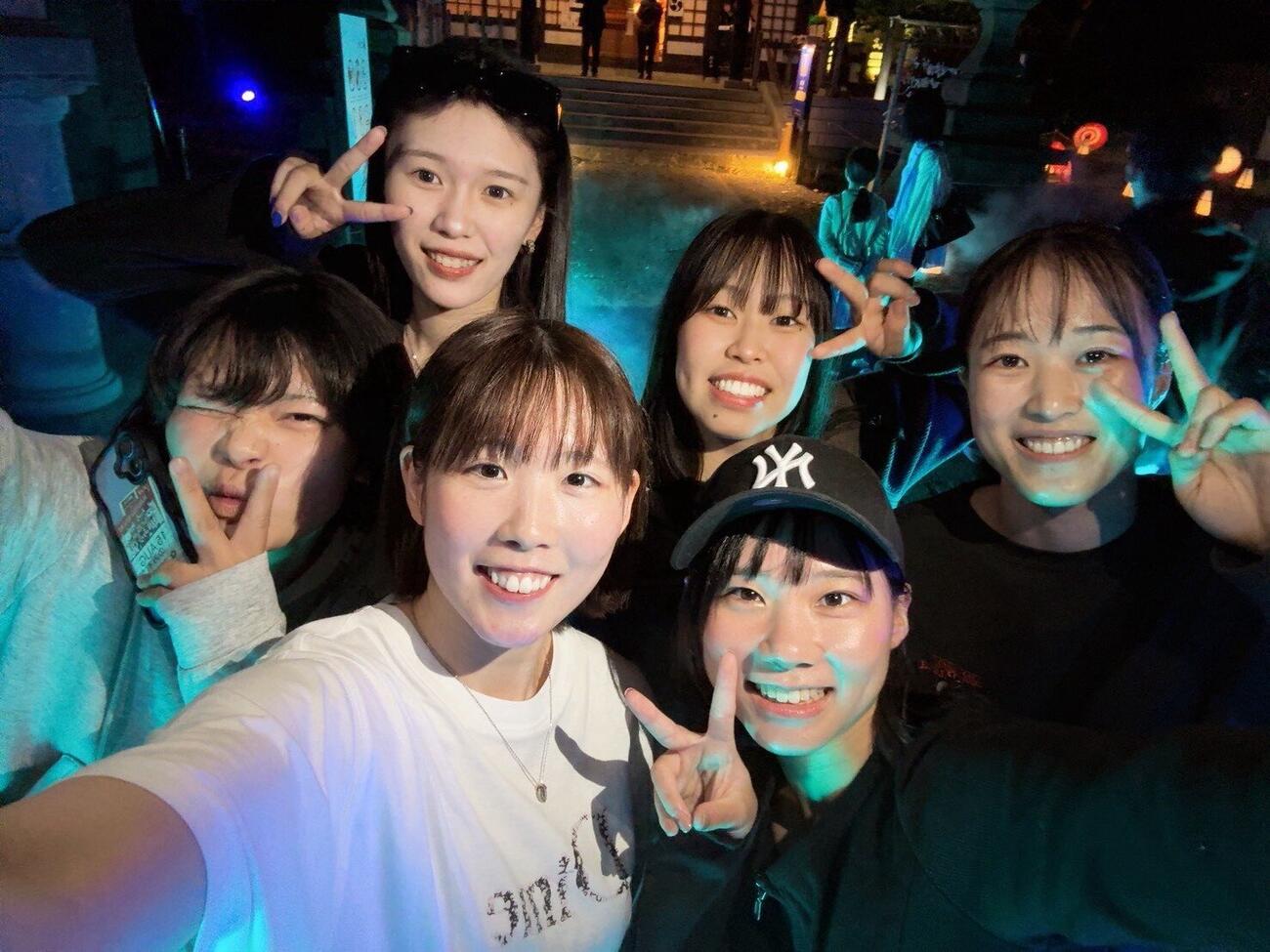 （左から）アルテミス北海道の青木優、古野愛心、辻桃奈、三反田奈々星、奥出望未、杉山由奈