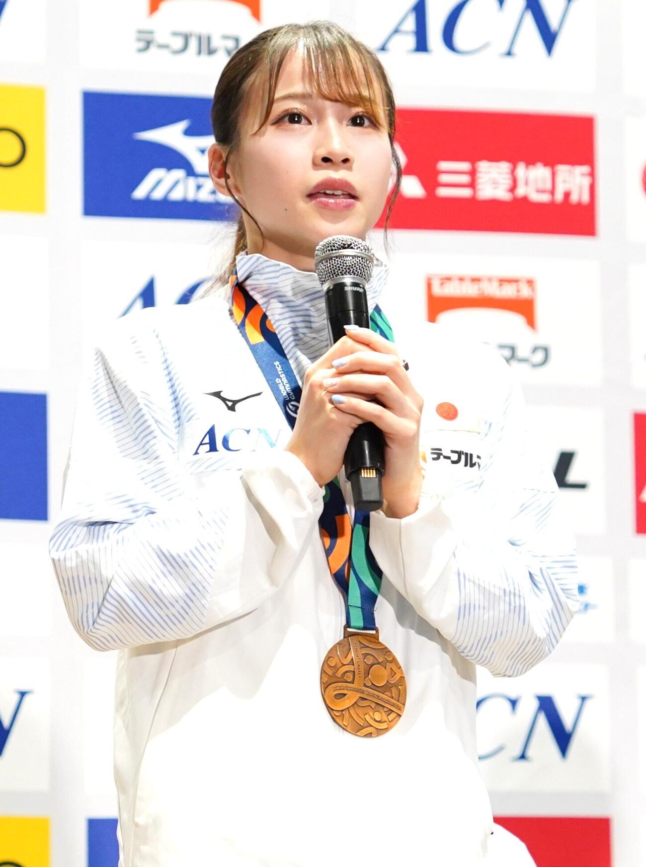 体操世界選手権の帰国会見に臨んだ杉原愛子（撮影・栗林真菜）