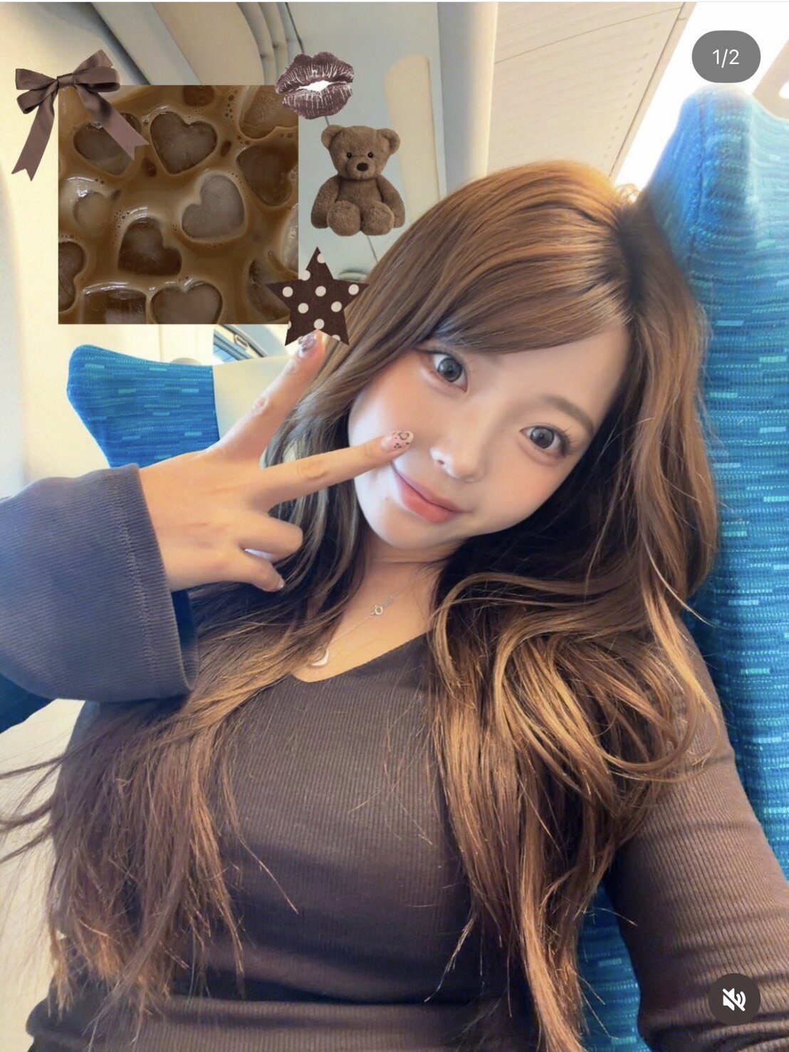 自撮りで撮影する衣笠乃愛（インスタグラムから）