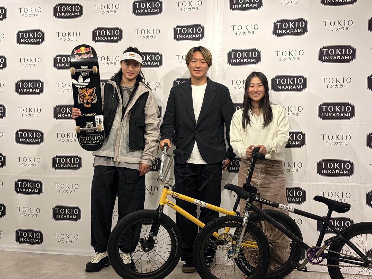 TOKIOインカラミ所属会見に出席する、左から小野寺吟雲、小沢楓、小沢美晴