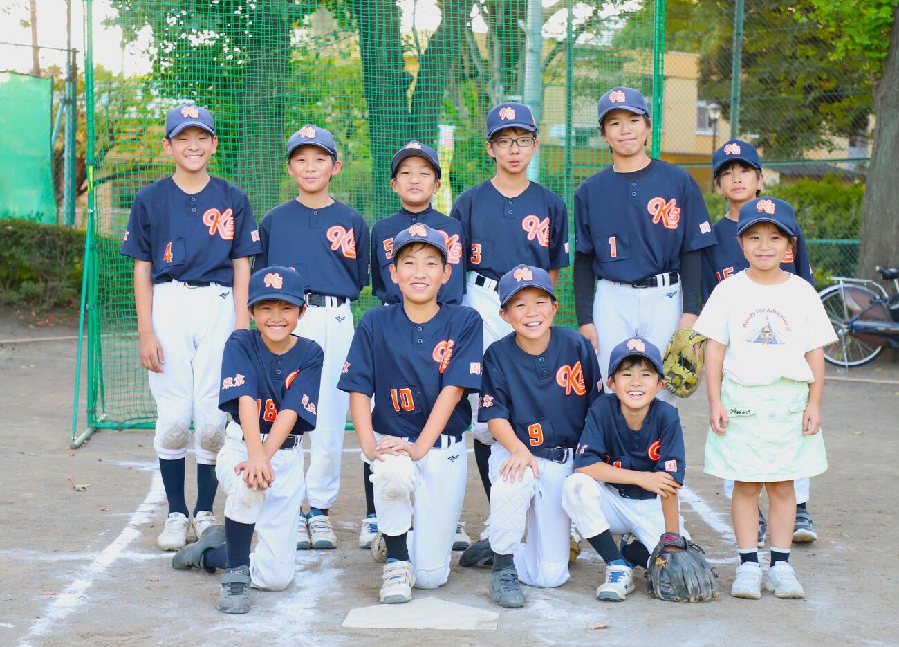 小学生男子ソフトボール選抜チーム「国立桜人ジュニア」の選手たち（撮影・藤塚大輔）