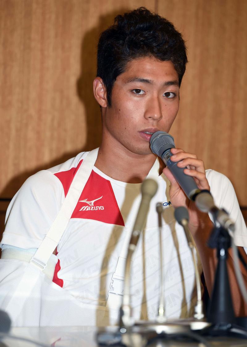 災難続きの萩野公介「残念」自転車で転倒し右肘骨折 - 水泳 : 日刊スポーツ
