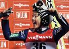 ジャンプ女子でメダル獲得を決め、大喜びの伊藤有希（共同）