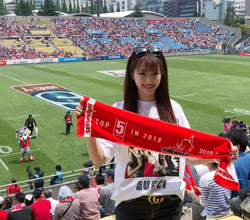 サンウルブズの試合を観戦する内藤理沙