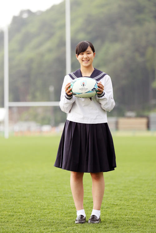 釜石鵜住居復興スタジアムで笑顔を見せる洞口さん(撮影・野上伸悟)