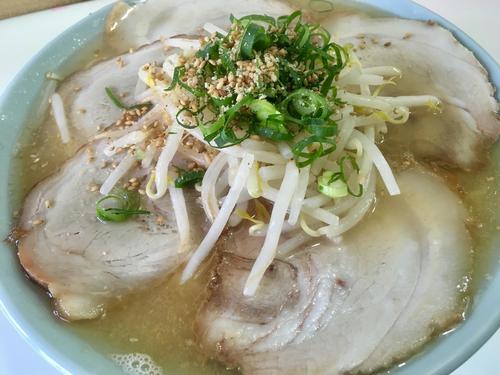 南国の大盛チャーシュー麺（撮影・峯岸佑樹）