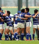 強豪日川を破って喜ぶ江の川フィフティーン(撮影・上田博志)
