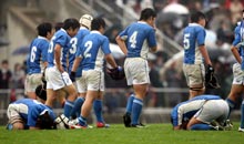 初戦で敗退し肩を落として引き揚げる高松北フィフティーン(撮影・上田博志)