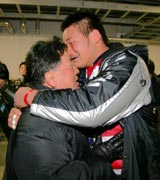 抽選で８強入りを決め、佐賀工の田中圭主将はうれし泣き（撮影・梅根麻紀）