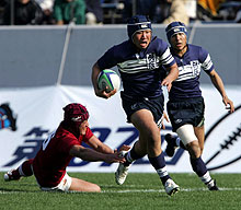 モールから右へ展開した桐蔭学園はＮＯ８明本がトライを決める（撮影・渦原淳）