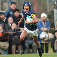 後半、国学院久我山ＳＨ下村真太朗は決勝トライを決める（撮影・加藤仁）