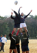 東福岡戦を前にラインアウトを合わせる桐蔭学園ＦＷメンバー