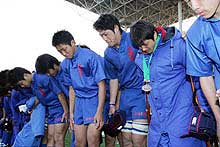 伏見工に敗れた長崎北陽台フィフティーンは号泣する（撮影・梅根麻紀） 