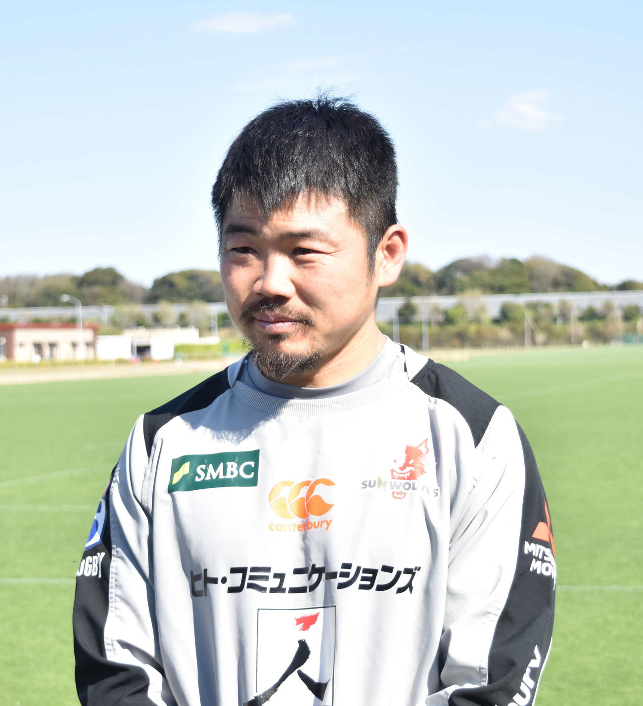 練習後に囲み取材に応じるSH田中史朗