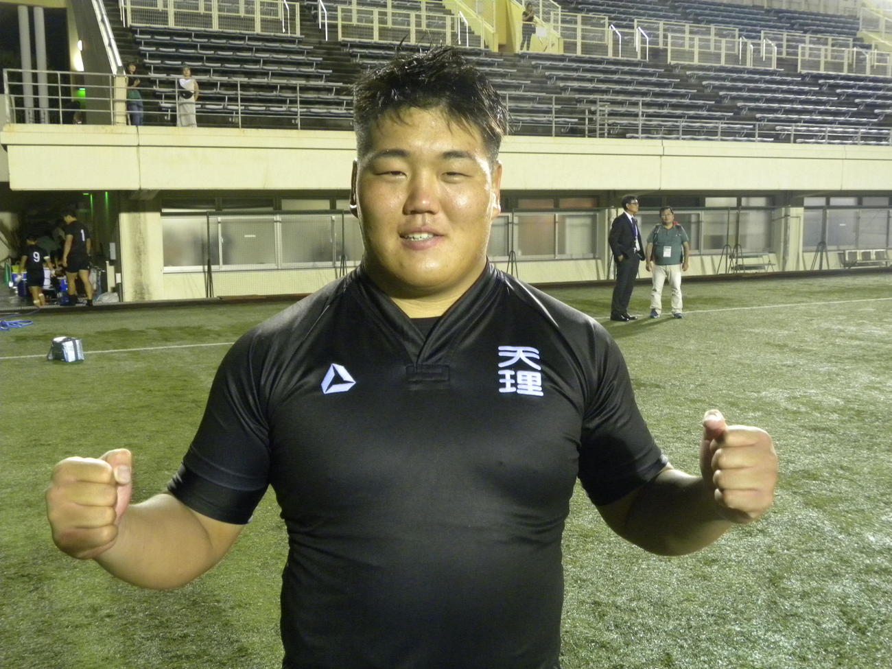 天理大のスクラムをけん引したプロップ小鍛治悠太（撮影・松本航）