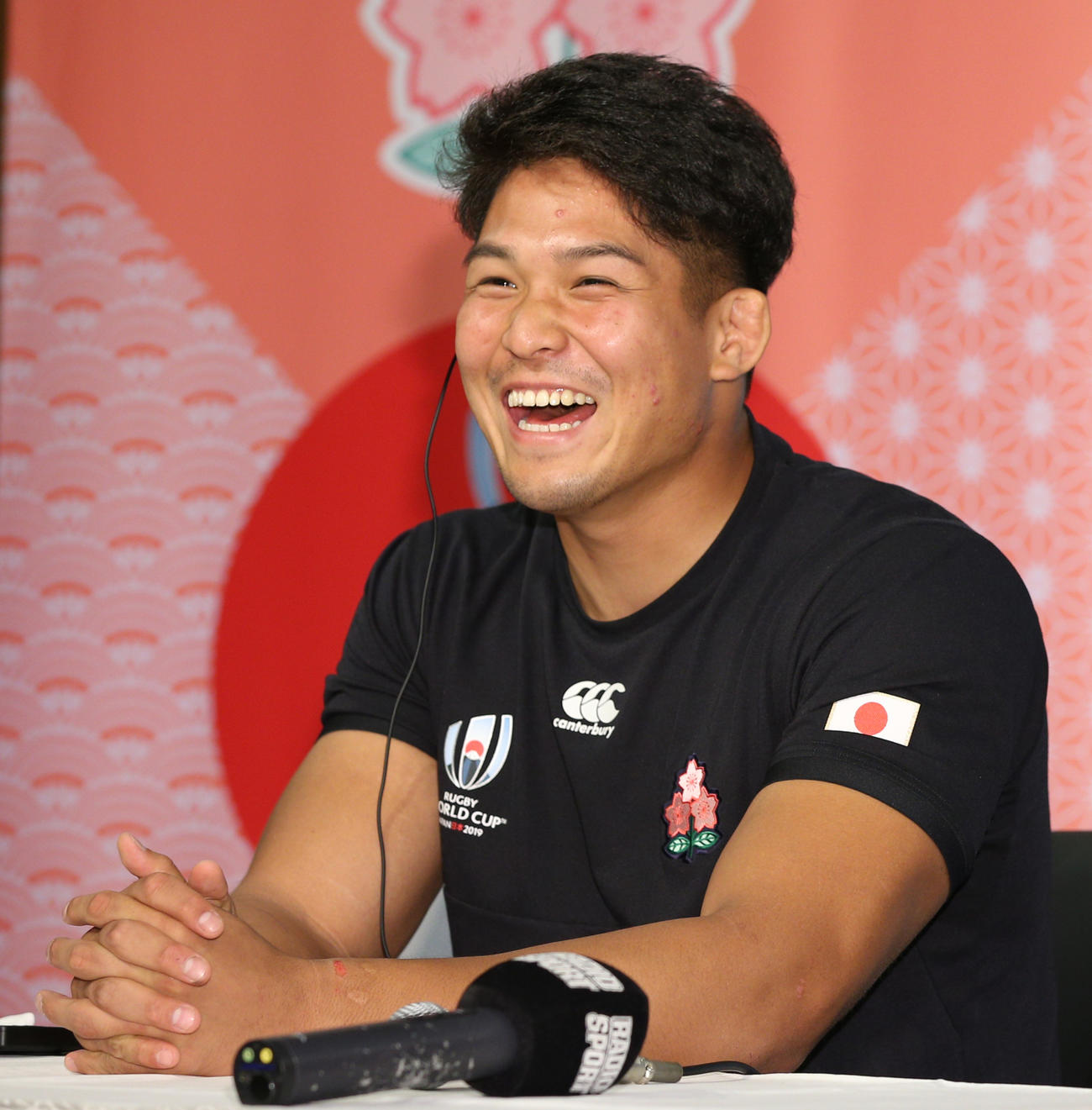 先発メンバーに選ばれ喜びの会見をするフランカー姫野（撮影・中島郁夫）