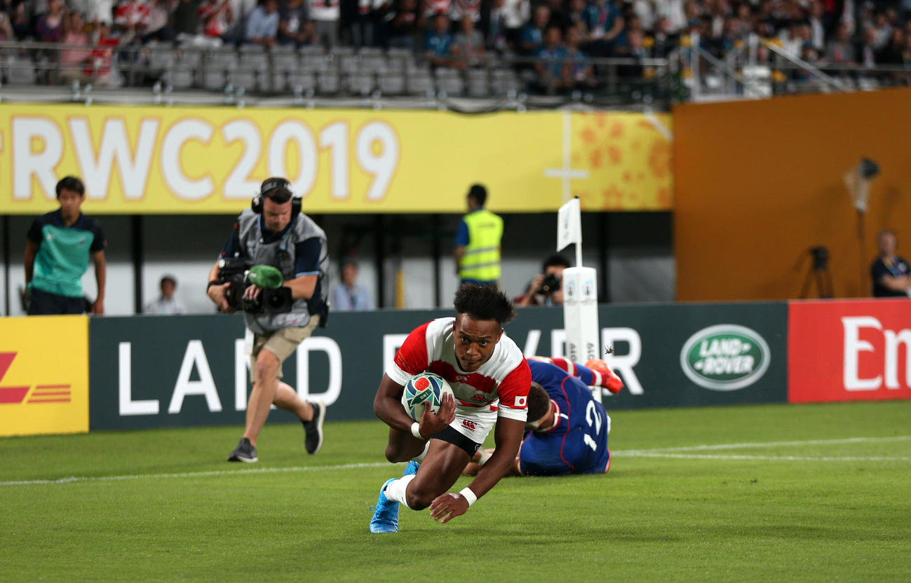日本対ロシア　前半、トライを決めるWTB松島（撮影・狩俣裕三）