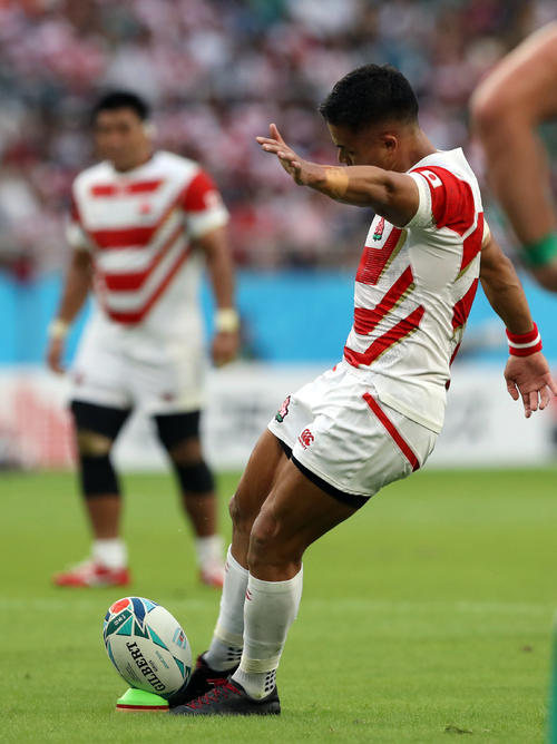 日本対アイルランド　前半、ペナルティーゴールを成功させるSO田村（撮影・狩俣裕三）