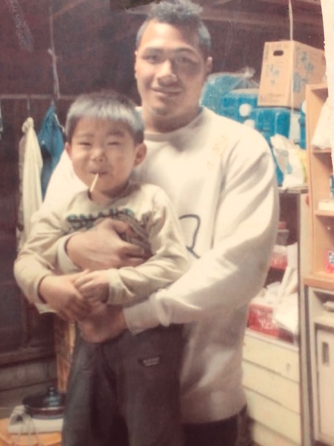 三友さんの孫を抱くバル・アサエリ愛