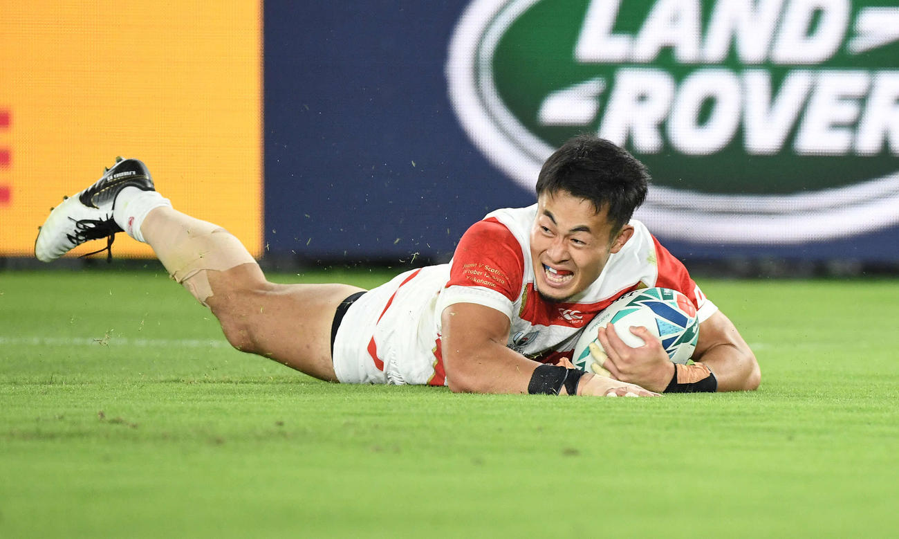 日本対スコットランド　前半、トライを決めるWTB福岡（撮影・鈴木みどり）