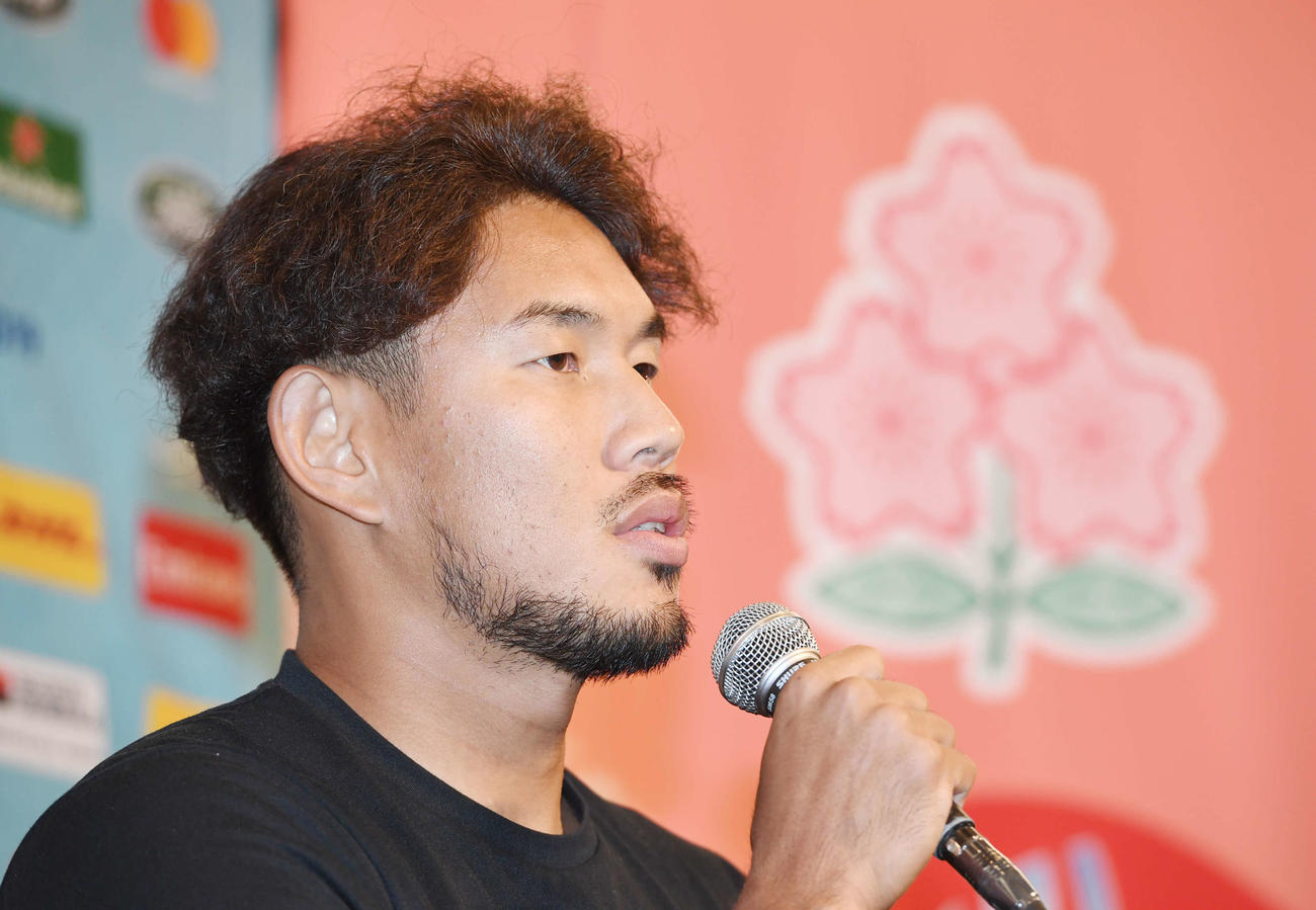 記者の質問に答える山中（撮影・鈴木みどり）