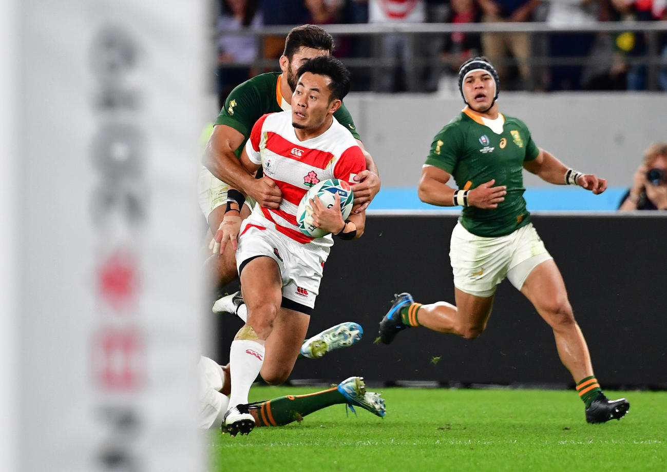 日本対南アフリカ　前半、快速を飛ばし大きく前進するWTB福岡堅樹（撮影・清水貴仁）