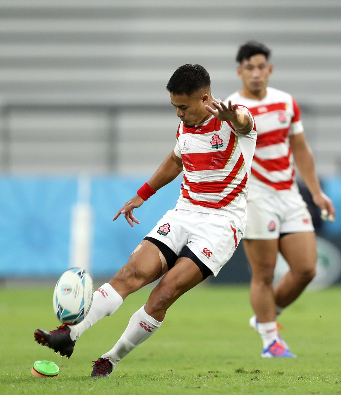 日本対サモア　前半、ペナルティーゴールを成功させるSO田村（撮影・狩俣裕三）
