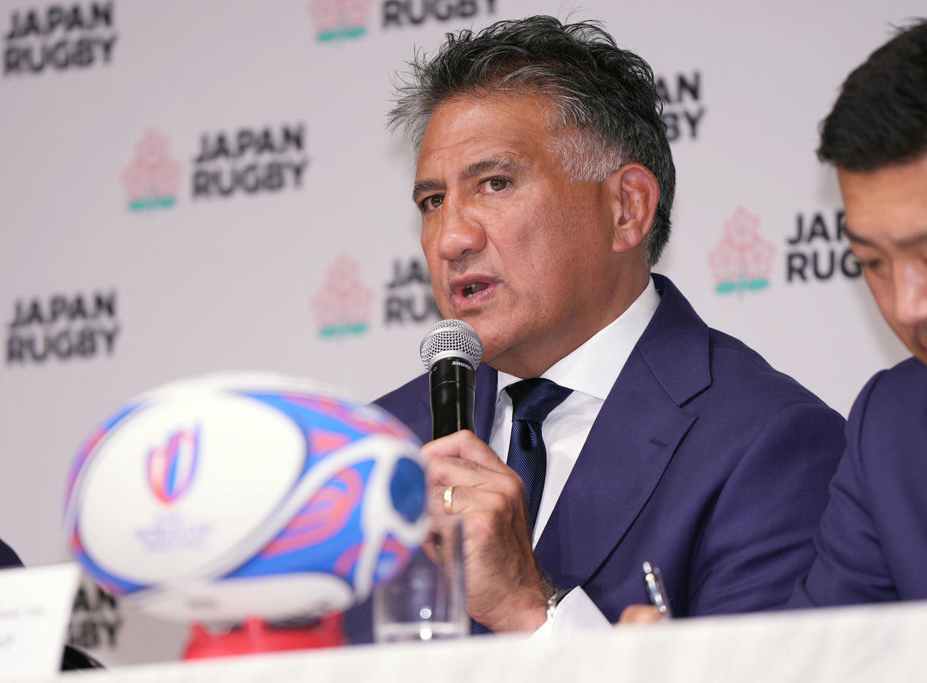 代表メンバー発表後、質問に答えるジョセフ・ヘッドコーチ（撮影・狩俣裕三）