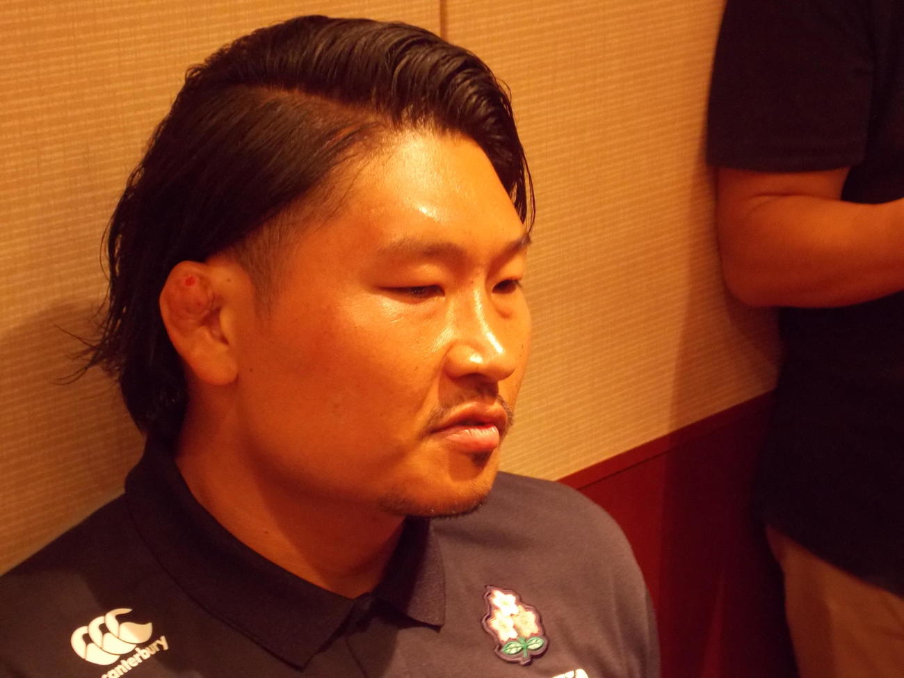 イタリアへの出発を翌日に控え、思いを語る日本代表プロップ稲垣啓太（撮影・松本航）